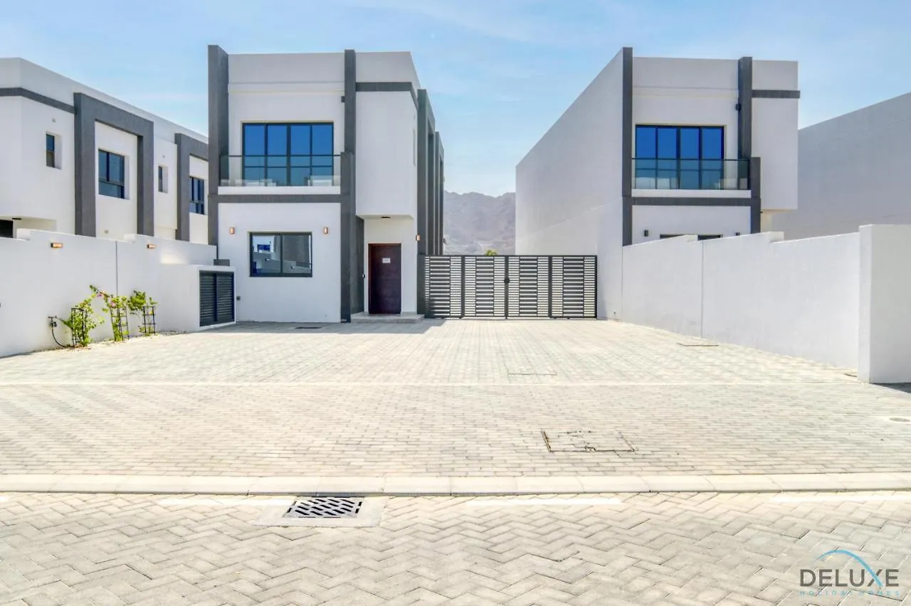 Exclusive Deal! Luxury 4Br Villa On Al Dana Island By Deluxe Holiday Homes Fudżajra Apartament