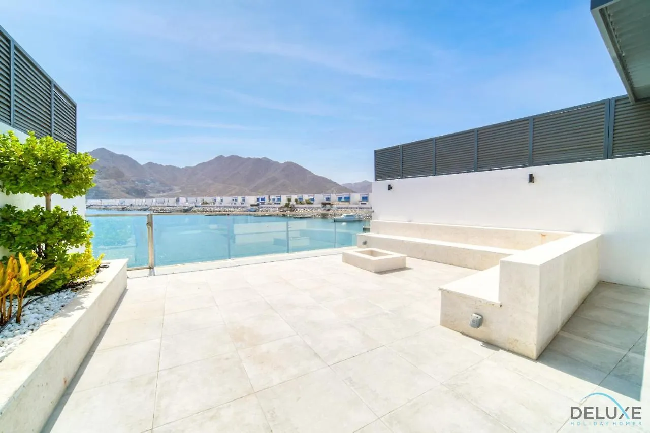 Exclusive Deal! Luxury 4Br Villa On Al Dana Island By Deluxe Holiday Homes Fujairah United Arab Emirates