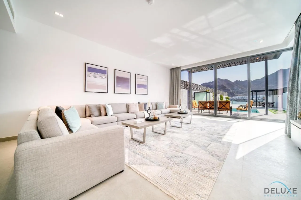 Exclusive Deal! Luxury 4Br Villa On Al Dana Island By Deluxe Holiday Homes Fujairah Apartment
