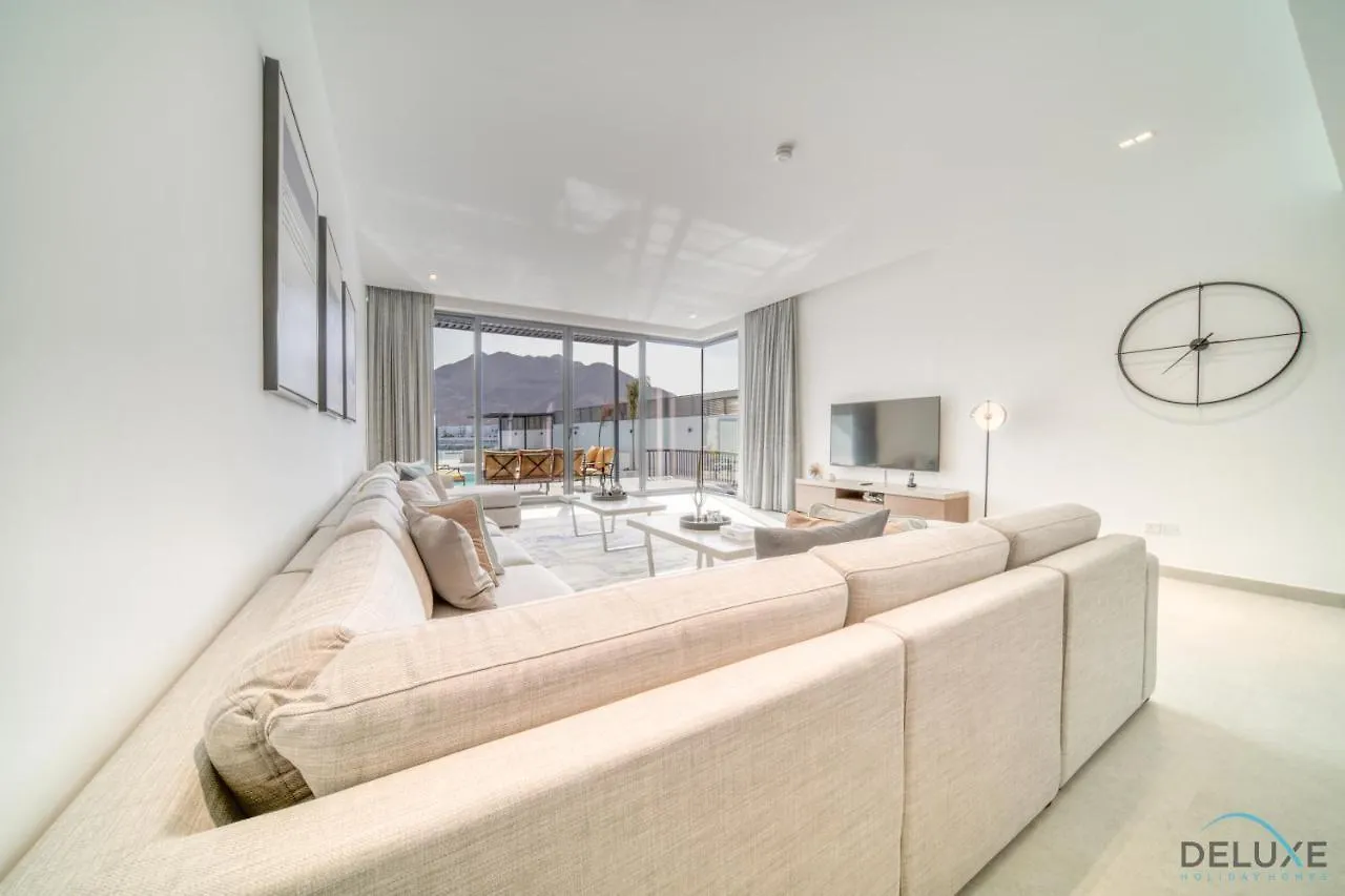 Apartment Exclusive Deal! Luxury 4Br Villa On Al Dana Island By Deluxe Holiday Homes Fujairah