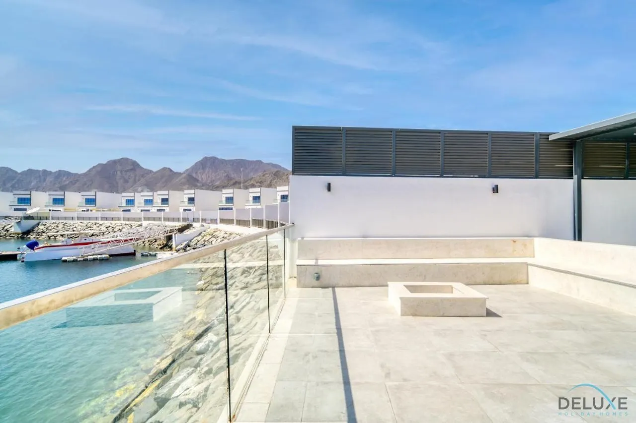 Apartment Exclusive Deal! Luxury 4Br Villa On Al Dana Island By Deluxe Holiday Homes Fujairah United Arab Emirates