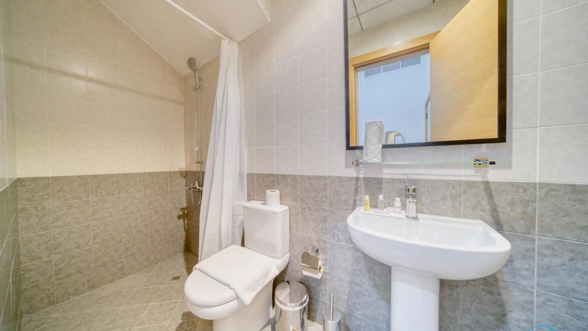 Exclusive Deal! Luxury 4Br Villa On Al Dana Island By Deluxe Holiday Homes Fujairah
