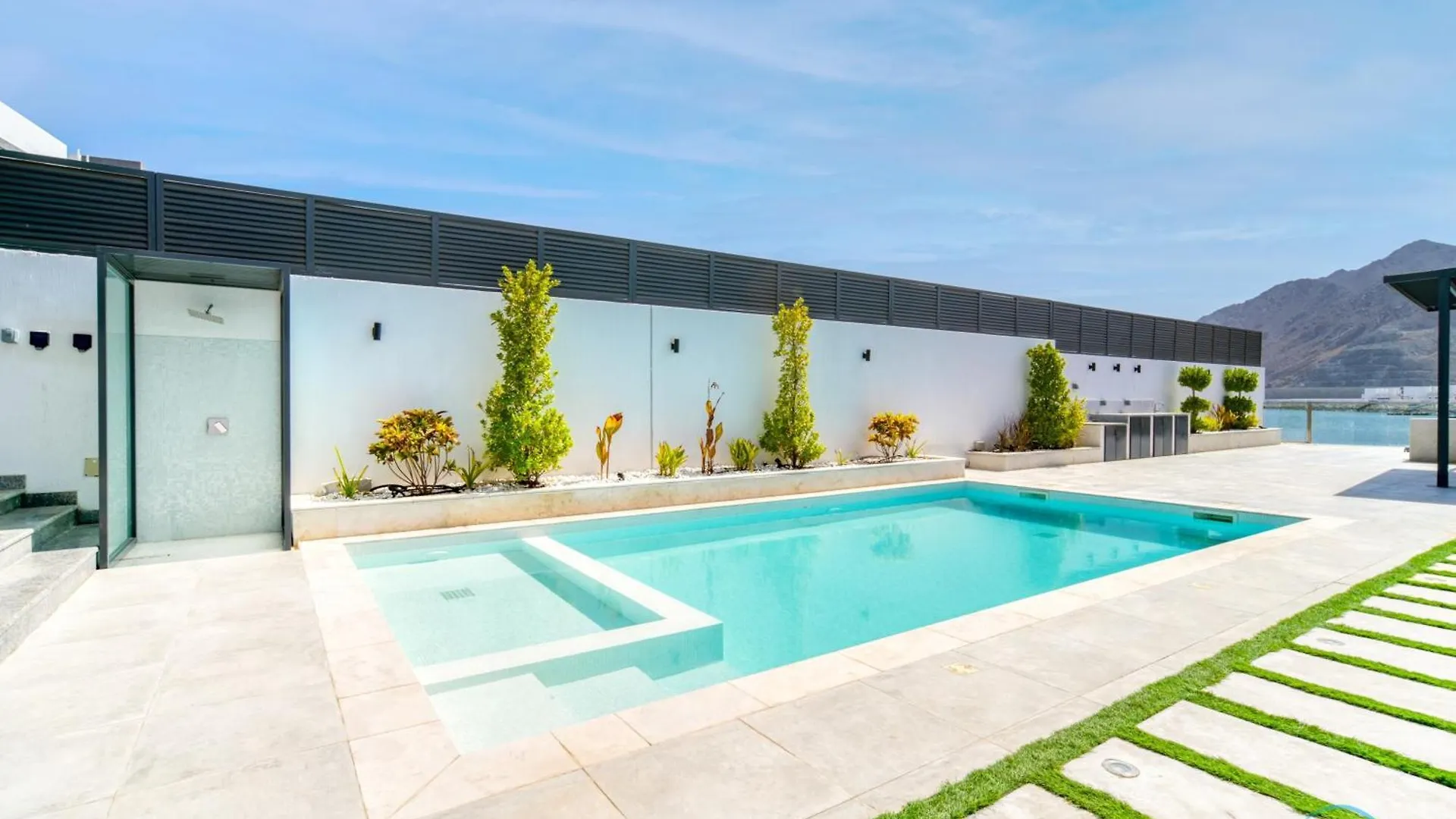 Apartment Exclusive Deal! Luxury 4Br Villa On Al Dana Island By Deluxe Holiday Homes Fujairah