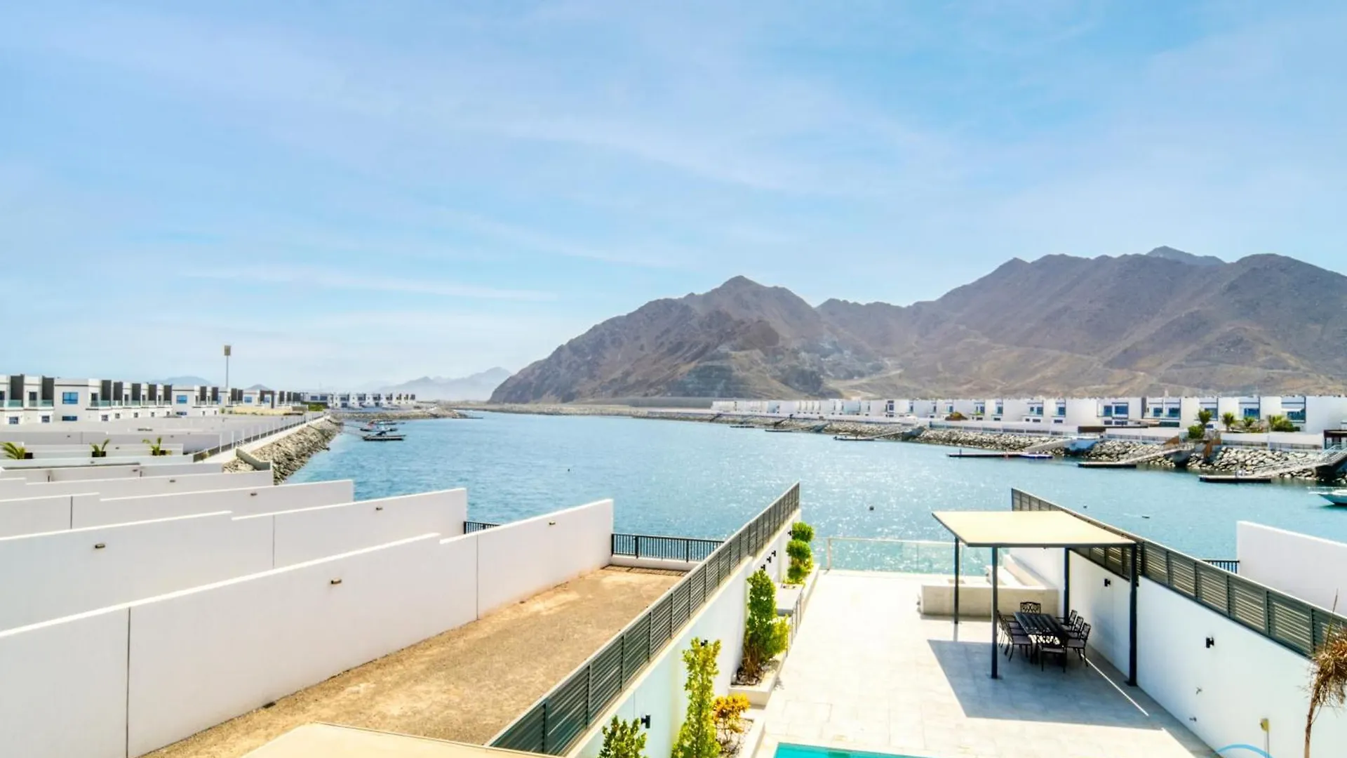 Apartment Exclusive Deal! Luxury 4Br Villa On Al Dana Island By Deluxe Holiday Homes Fujairah