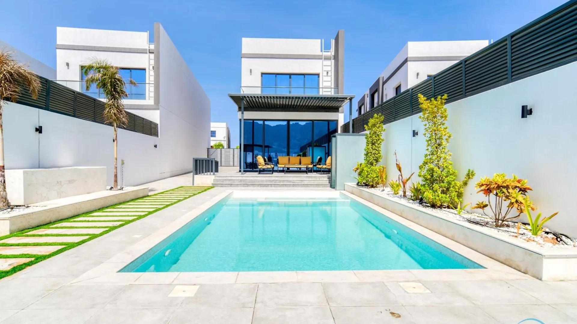 Apartment Exclusive Deal! Luxury 4Br Villa On Al Dana Island By Deluxe Holiday Homes Fujairah United Arab Emirates