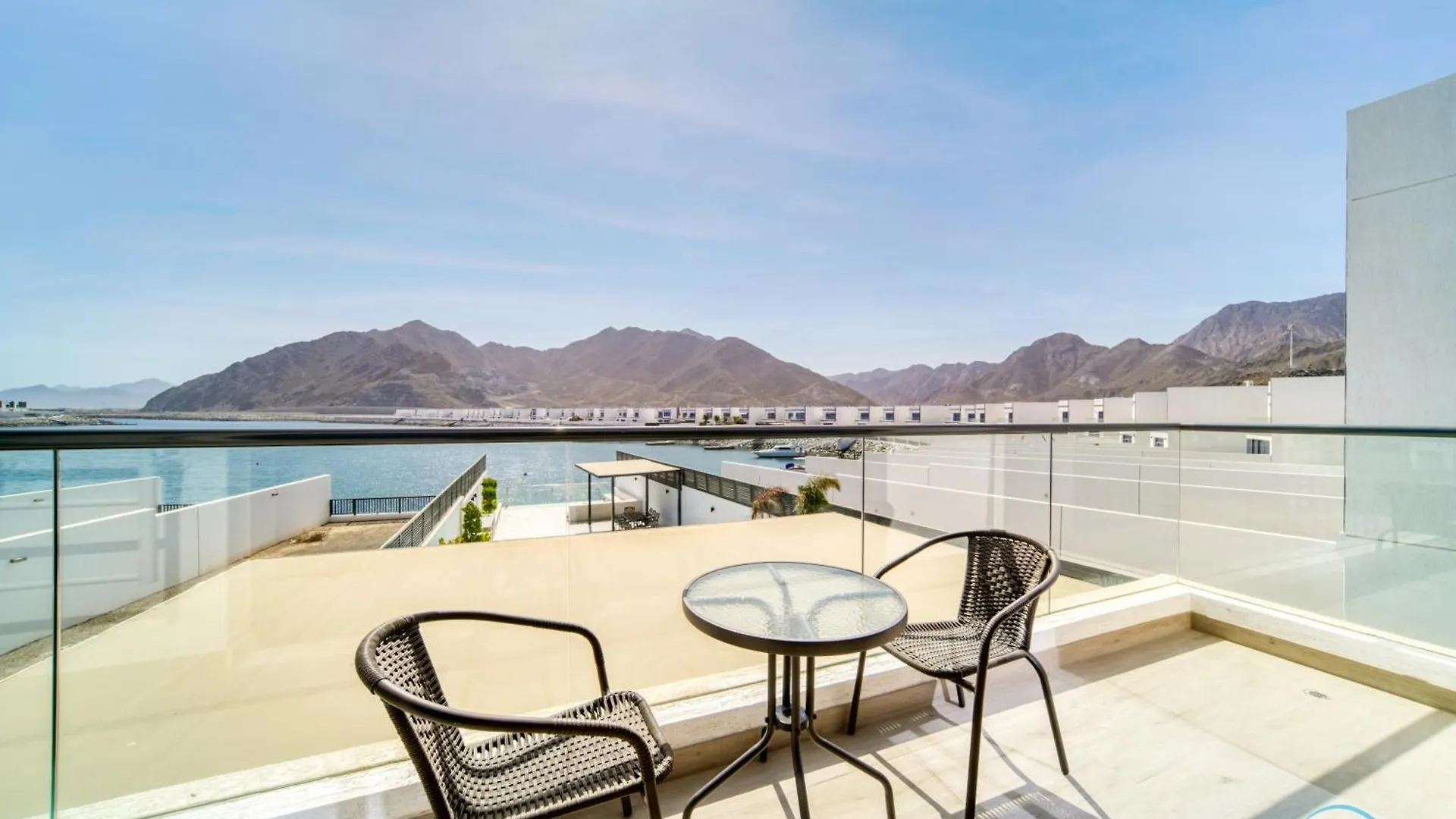 Apartment Exclusive Deal! Luxury 4Br Villa On Al Dana Island By Deluxe Holiday Homes Fujairah