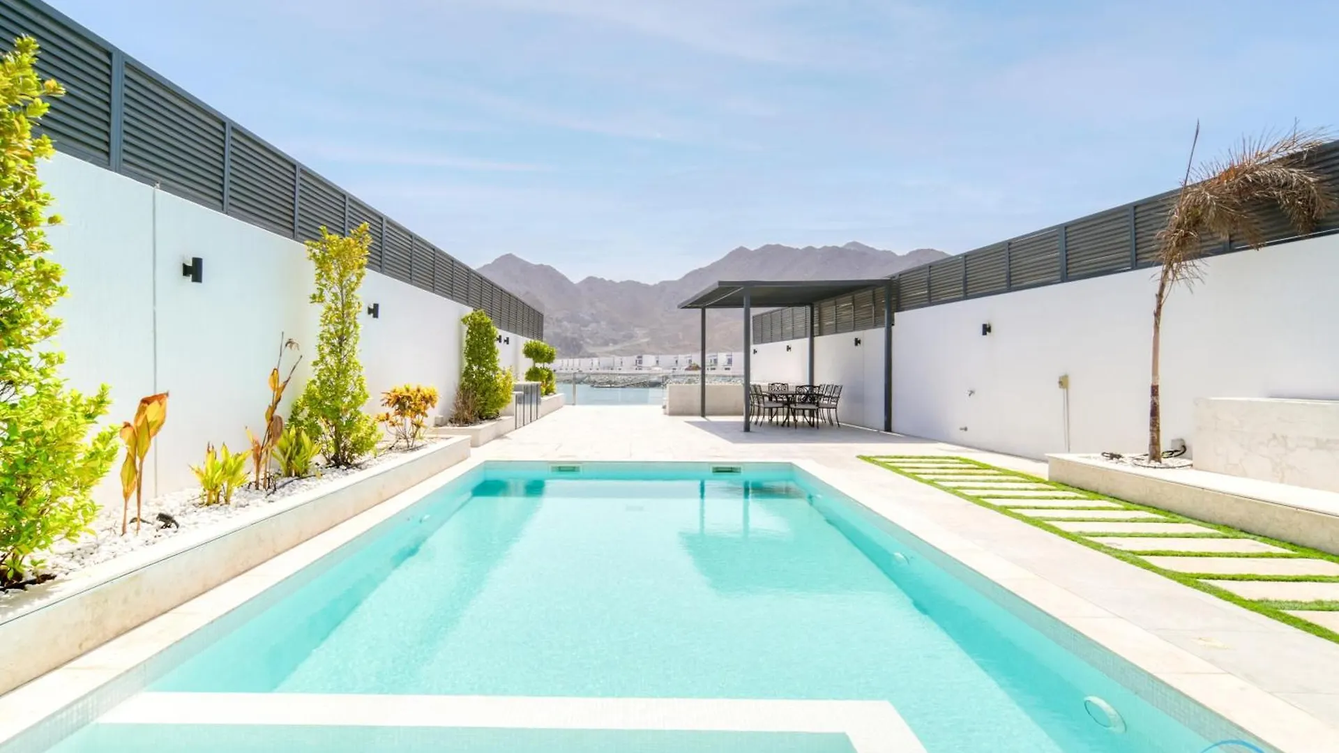 Exclusive Deal! Luxury 4Br Villa On Al Dana Island By Deluxe Holiday Homes Fujairah